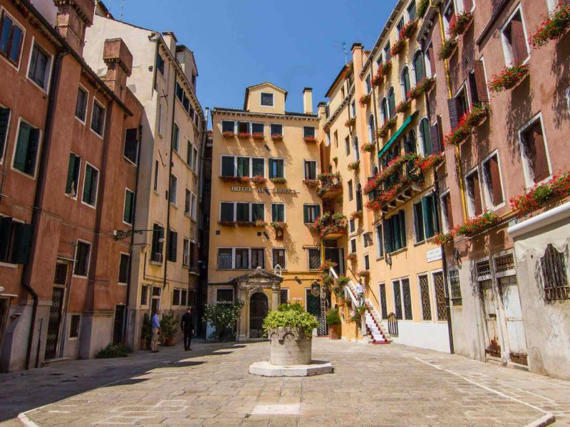 Top Luxury Hotels Unveiled in Venice 2 Hotel Al Codega venezia