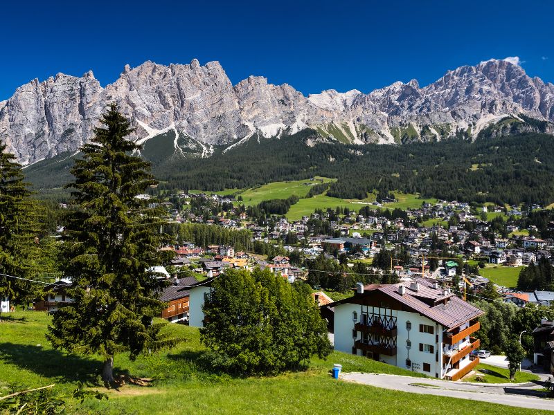 Italy Luxury Ski Resorts: an unforgettable alpine experience 1 Cortina D'Ampezzo