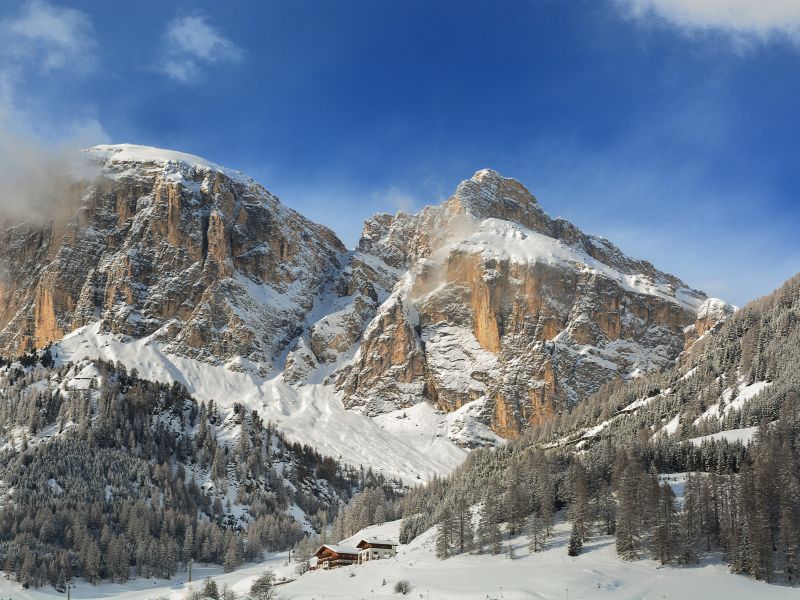 Italy Luxury Ski Resorts: an unforgettable alpine experience 5 Corvara