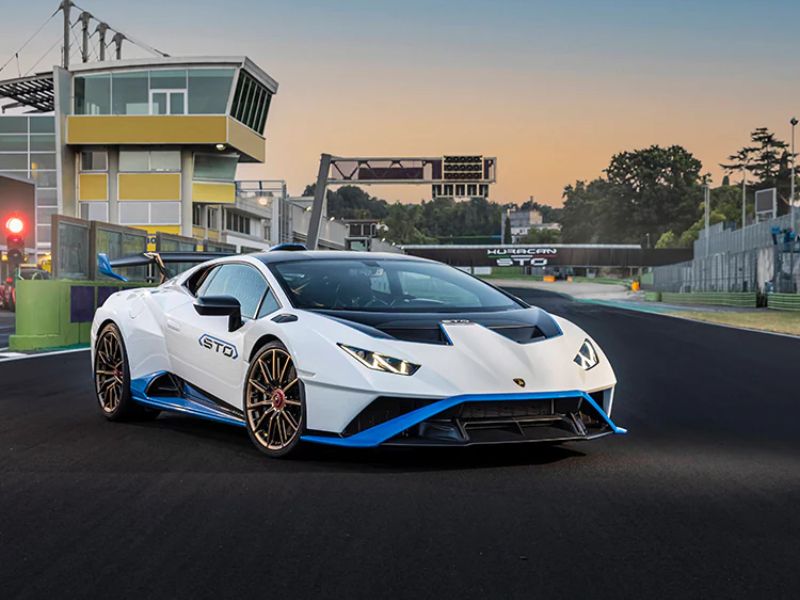 Exploring the World of Luxury Italian Cars 7 Lamborghini Huracan